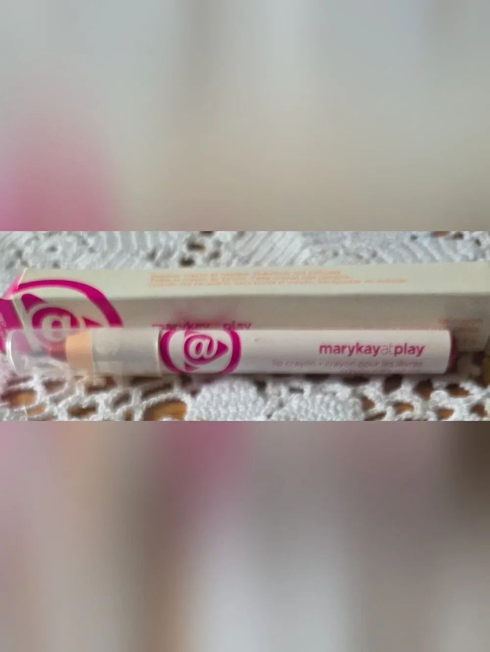 NIB Mary Kay At Play Lip Crayon Candied Apple 08 Oz.net /2.5 g 064934